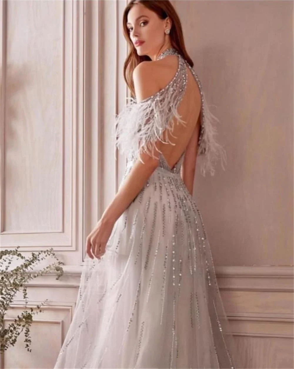 Abito da ballo elegante Halter Empire Graduation Dresses Off the Shoulder lunghezza del pavimento piume paillettes Organza abiti da sera formali