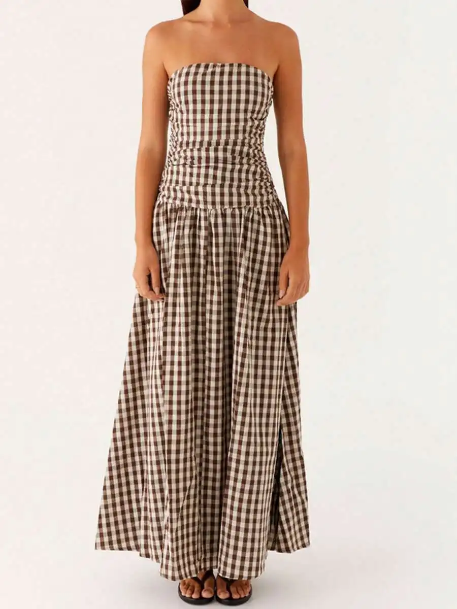 

Коричнево-кремовое платье макси без бретелек в клетку с драпированным лифом