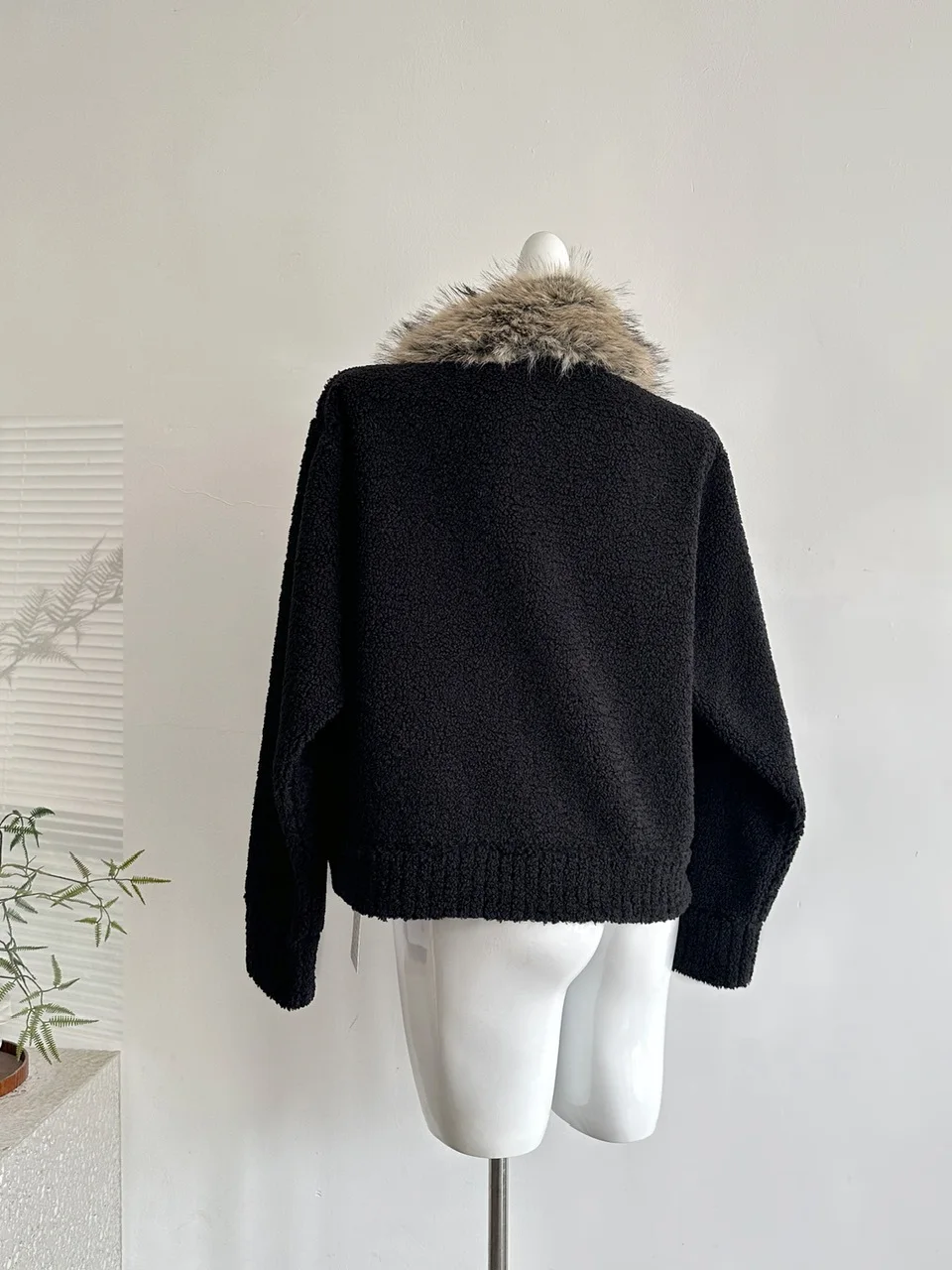 トレンド感のあるヘビーワークラムファーカラー付きコート、ふわふわの冬用アウター、新作、通勤、ゆったりフィット、ロング丈