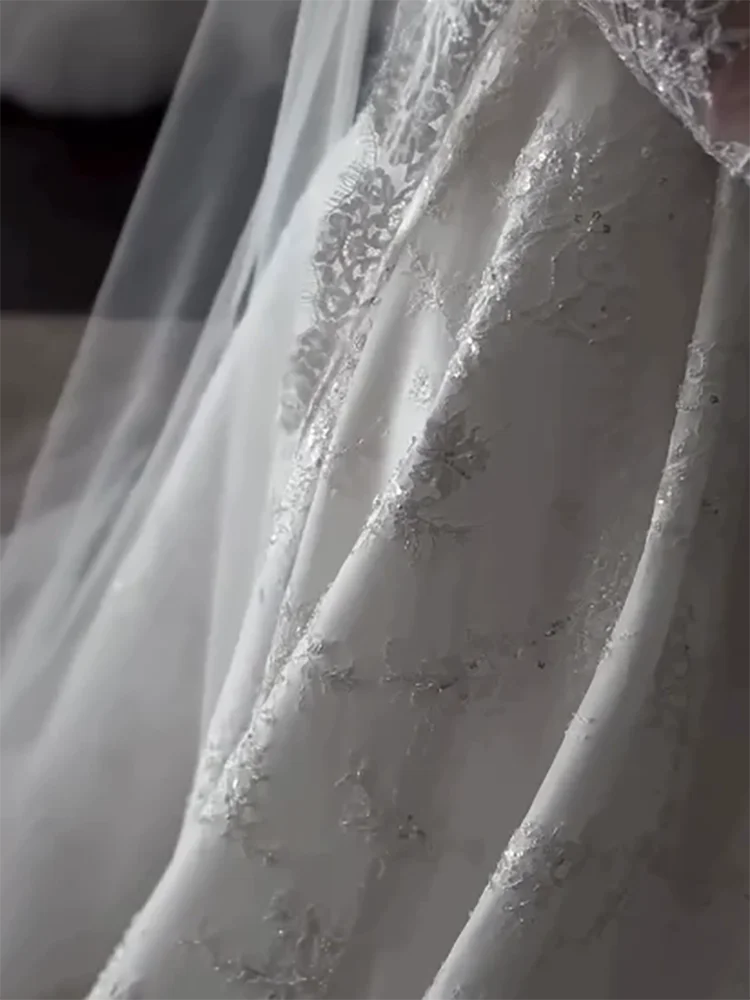 Elegante schulterfreie Brautkleider mit Perlenstickerei, Spitze und Falten, A-Linie, Brautkleider, individuell gestaltet