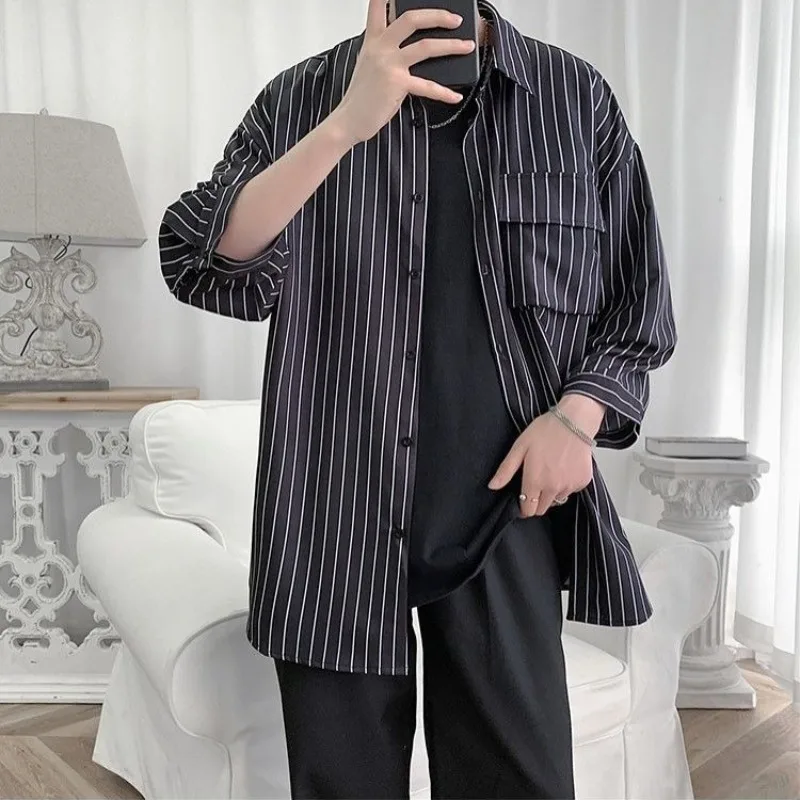 

Стильный мужской летний комплект из 3 предметов: рубашка с рукавом три четверти и джинсы, модный образ