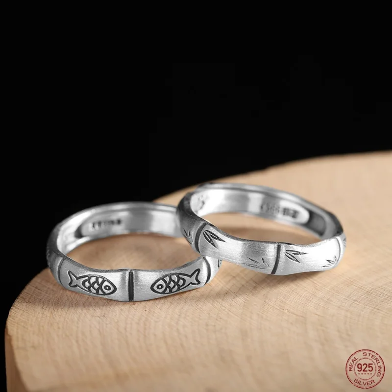 

Рельефное кольцо в ретро-стиле из серебра 990 пробы с бамбуковыми рыбками