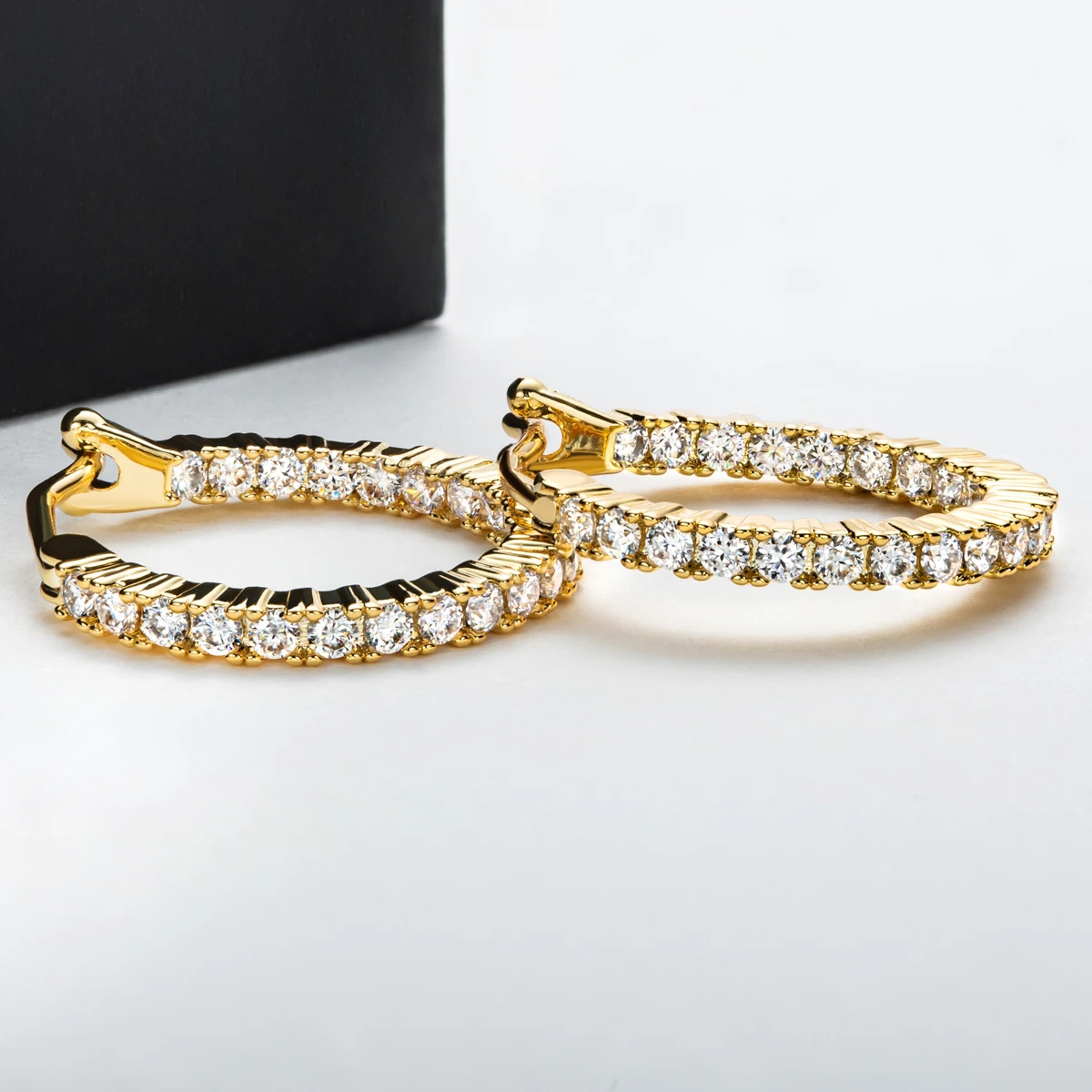 

AliMoss 1.5mm D Color Moissanite Hoop Earrings 14k Gold Plated Classic Huggie Earring for Women Jewelry Wholesale