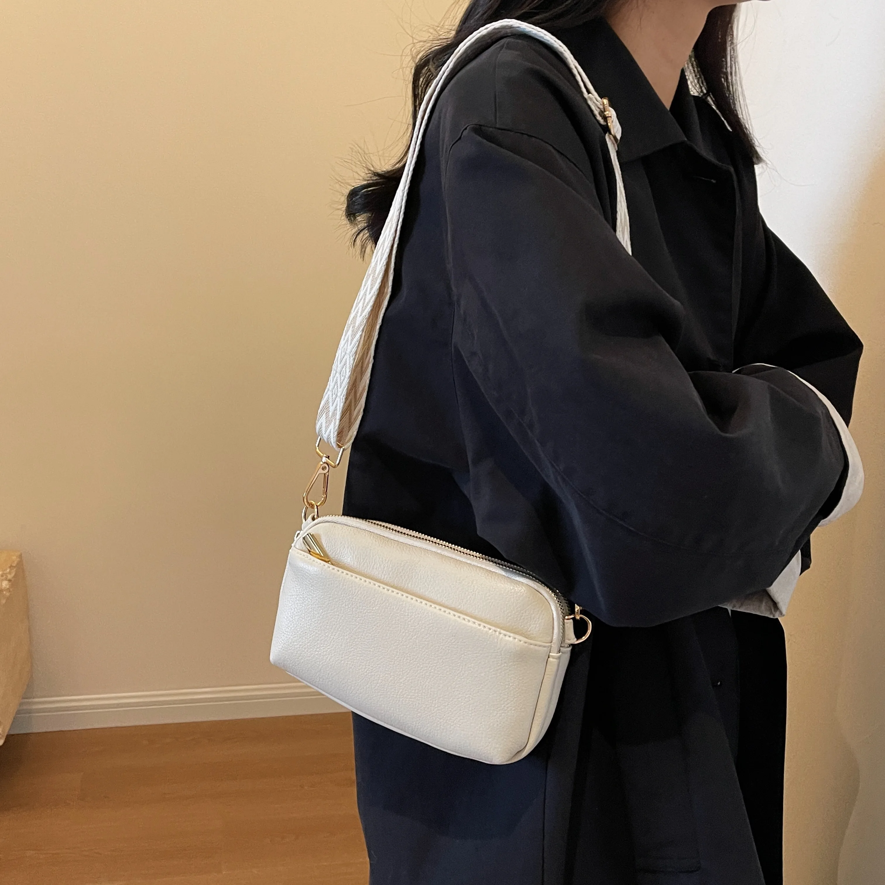 Schicke vegane Umhängetasche-minimalist ische & modische Pu-Umhängetasche für Frauen-kompakt, geräumig, telefon freundlich – Detail 8