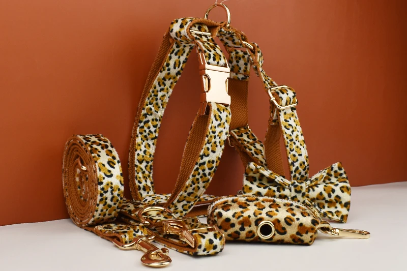 Neu eingetroffen: Personalisiertes Designer-Logo mit Leopardenmuster auf brauner Basis – Weiches Baumwoll-Hundehalsband, Leinen, Geschirr, Kotbeutelhalter, Tier 01 – Detail 9