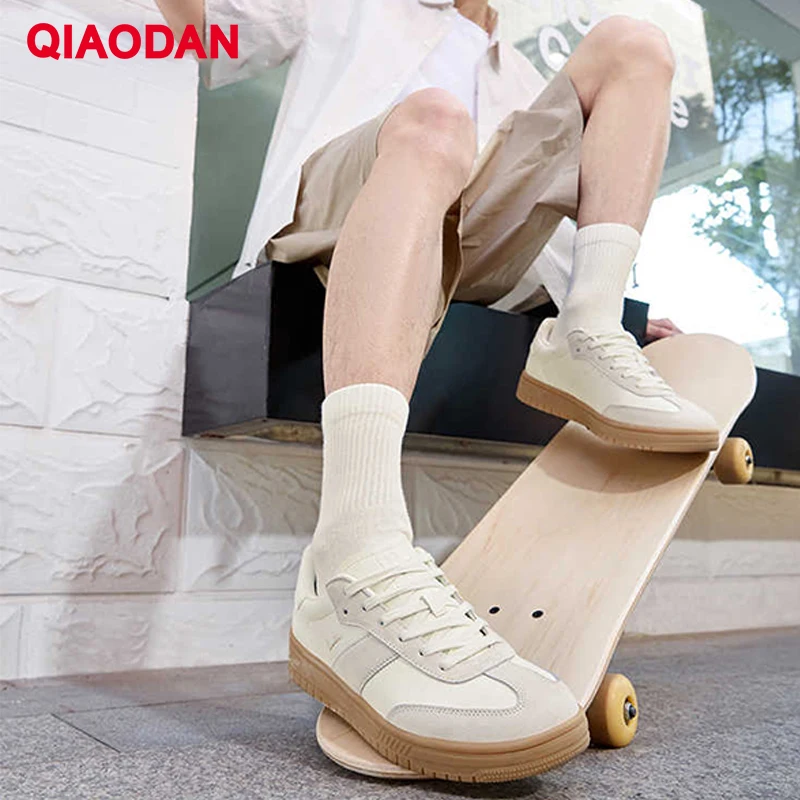 

QIAODAN Flat Shoes Men's Fashion Casual Walking Skateboarding Shoes Comfortable Lightweight Students Sneakers QXL053251530R