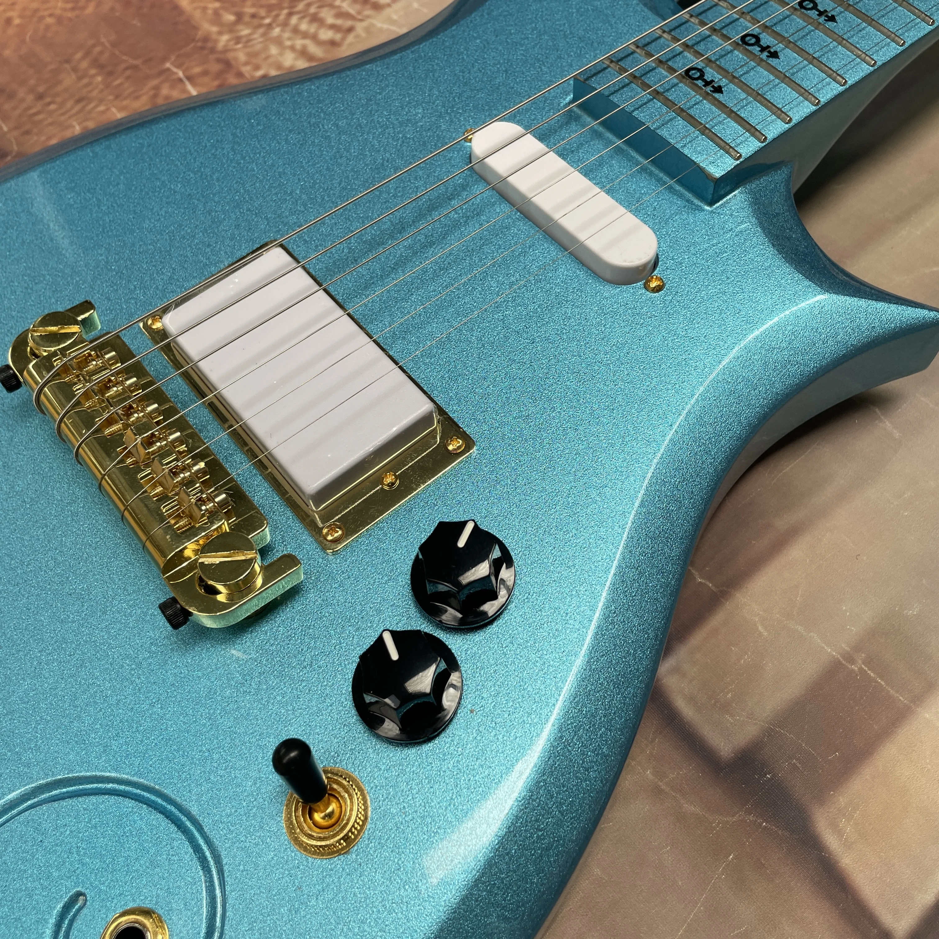 New six-string electric guitar with a metallic blue finish, mahogany body, full gold hardware guitar, high-quality guitarra