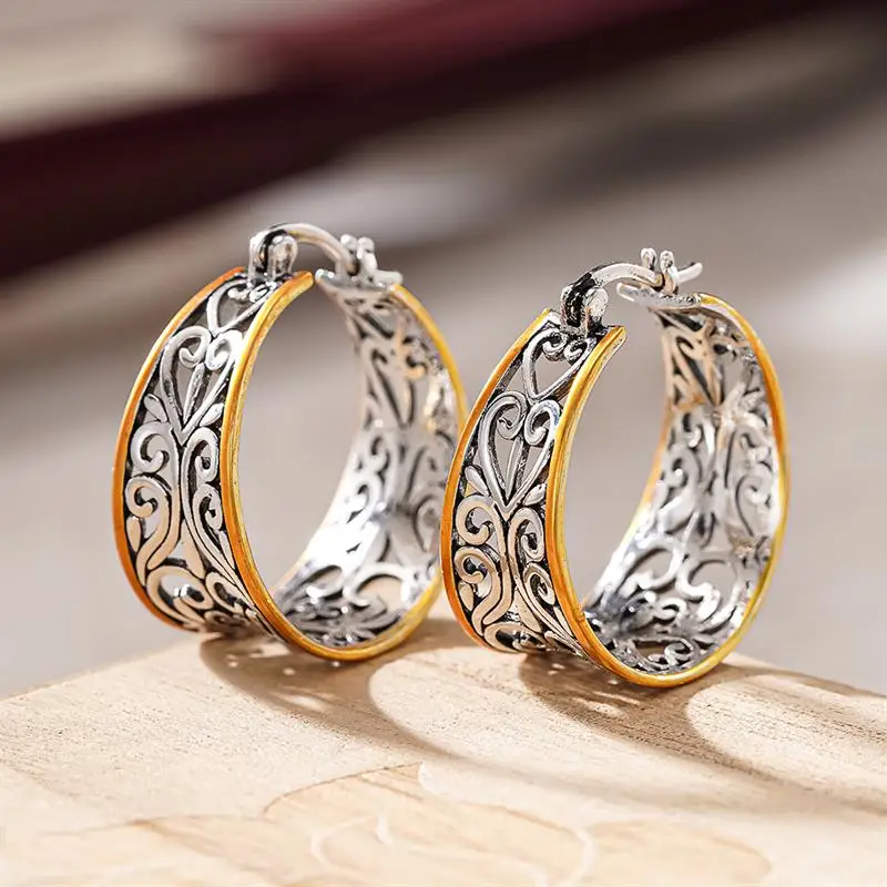Huitan Creolen für Damen mit hohlem Herz-Design, zweifarbig, modische Metall-Accessoires, vielseitig einsetzbar für Hochzeiten und Partys, eleganter Damenschmuck