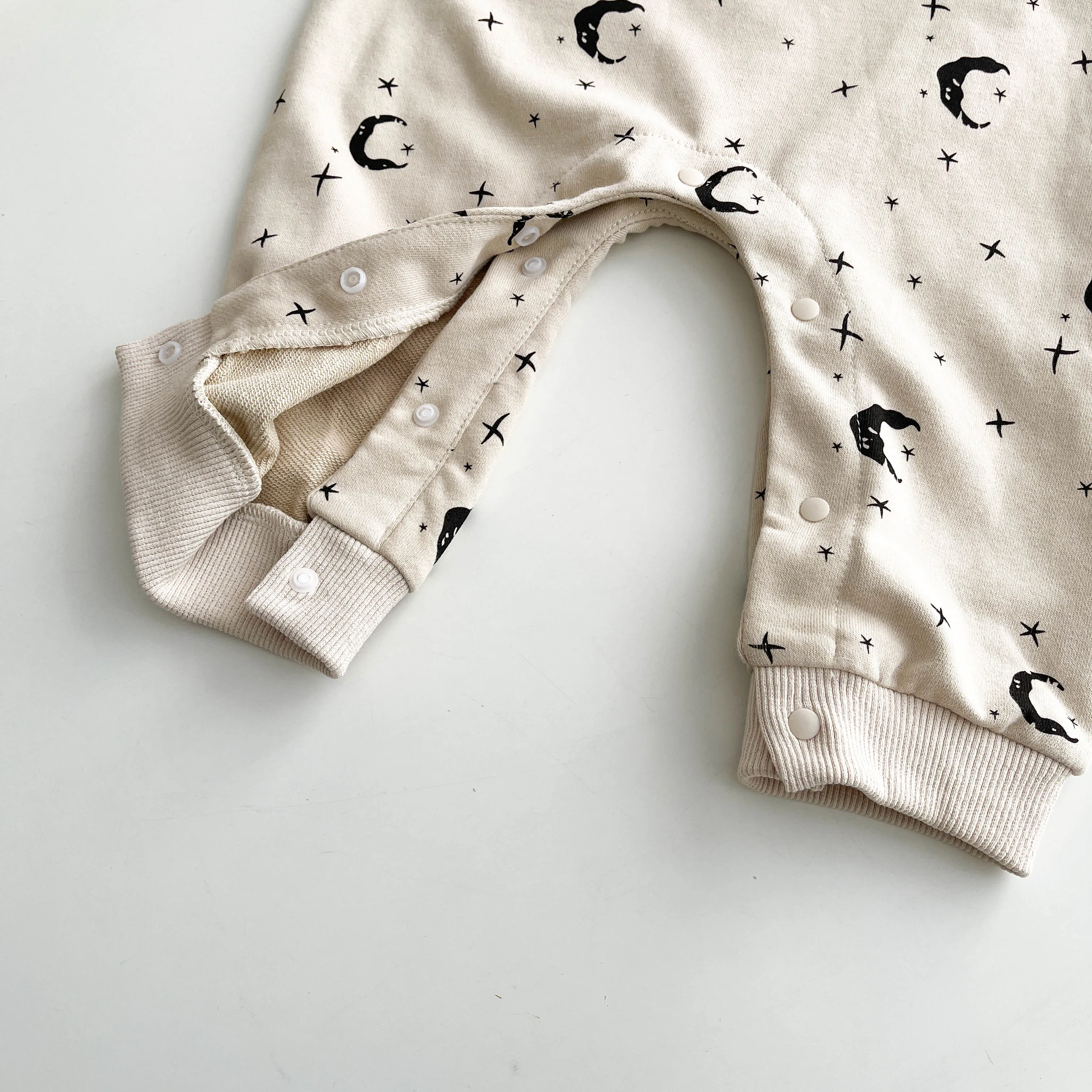 Autumn And Spring Newborn Infant Baby Boys And Girls Baby Set O-neck Moon Long-sleeved T-shirt And Casual Trousers Baby Clothing