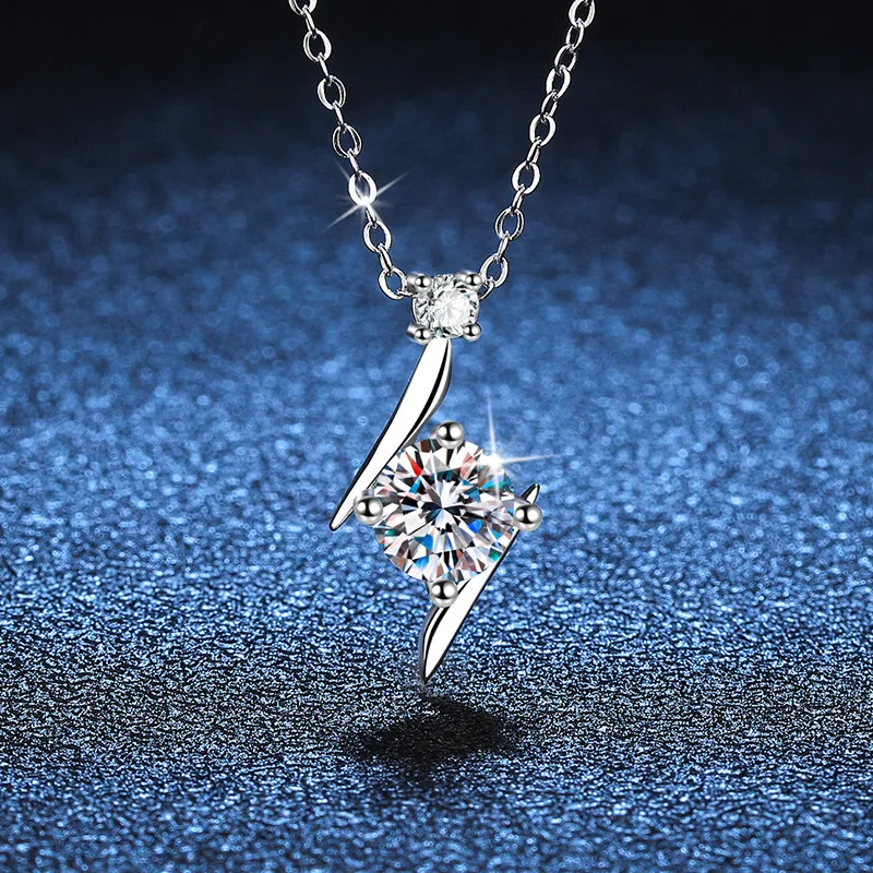 

Platinum PT950 18K Gold Necklace, Moissanite Diamond, Lightning Star, Lock Bone Chain Pendant, One Carat Moissanite Pendant