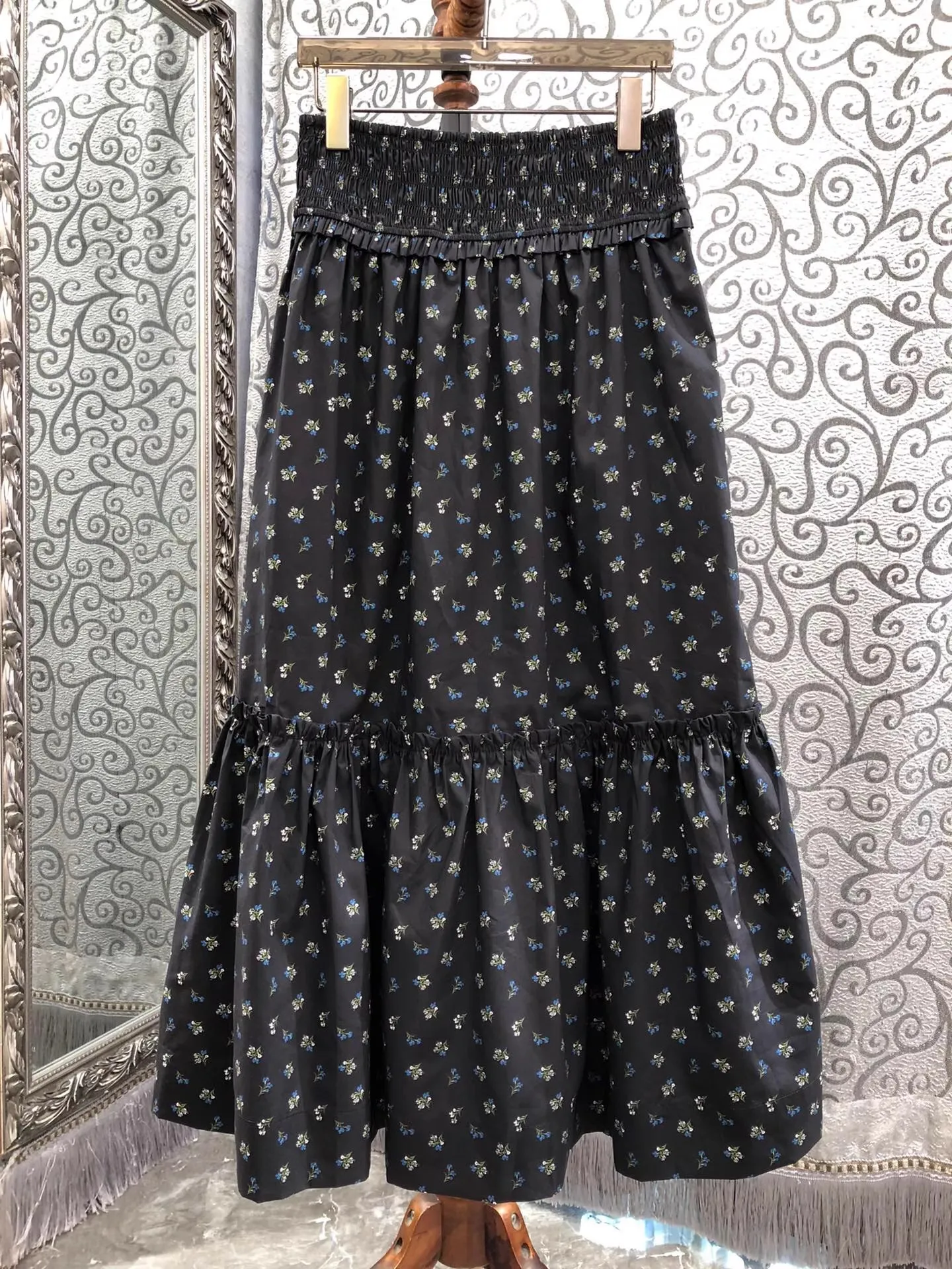 تنانير طويلة من القطن 100% موضة صيف 2025 للسيدات بخصر مطاطي ومطبوعات زهور صغيرة حلوة أنيقة للحفلات تنورة طويلة للنوادي