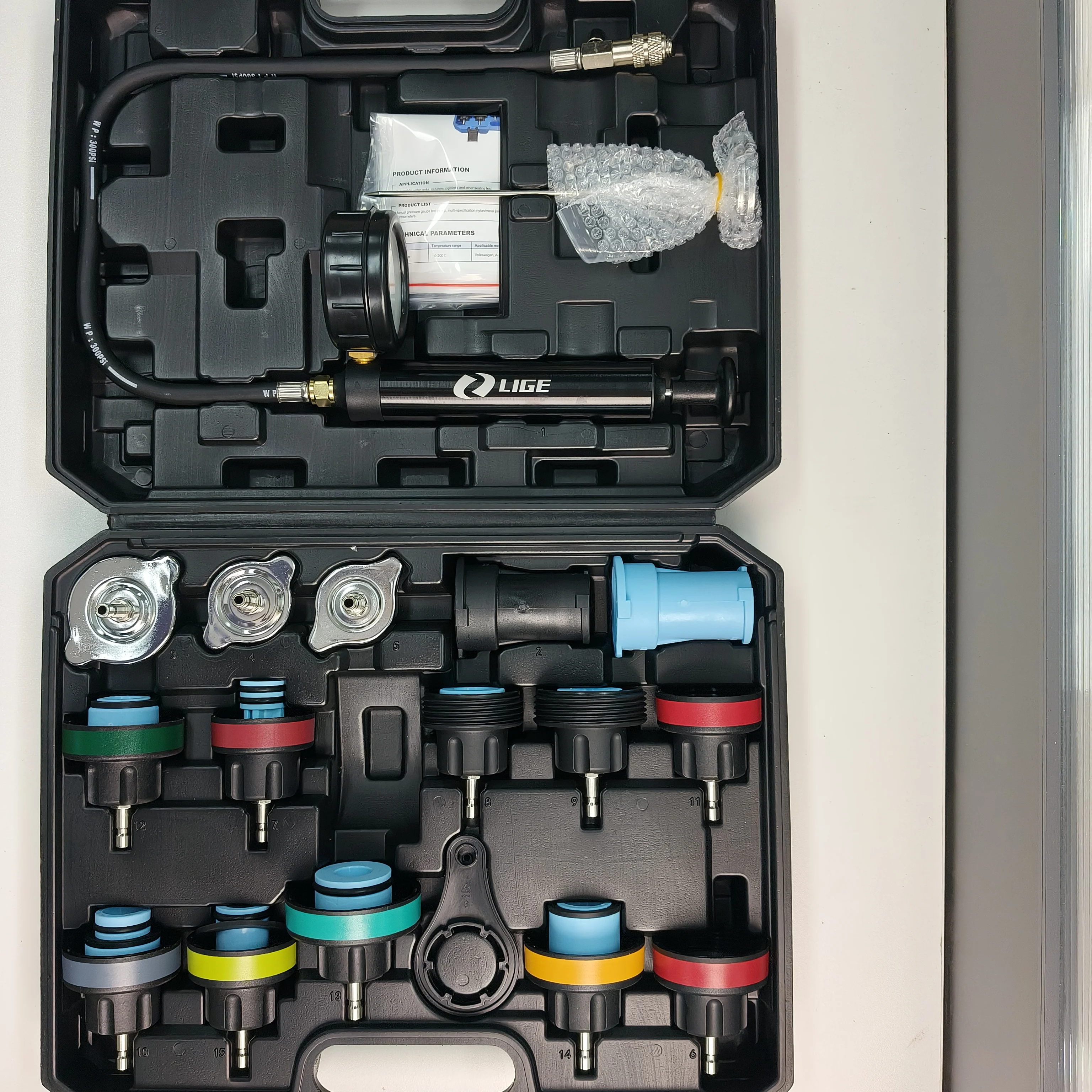 

Тестер системы охлаждения автомобиля BST-14406, 18 предметов