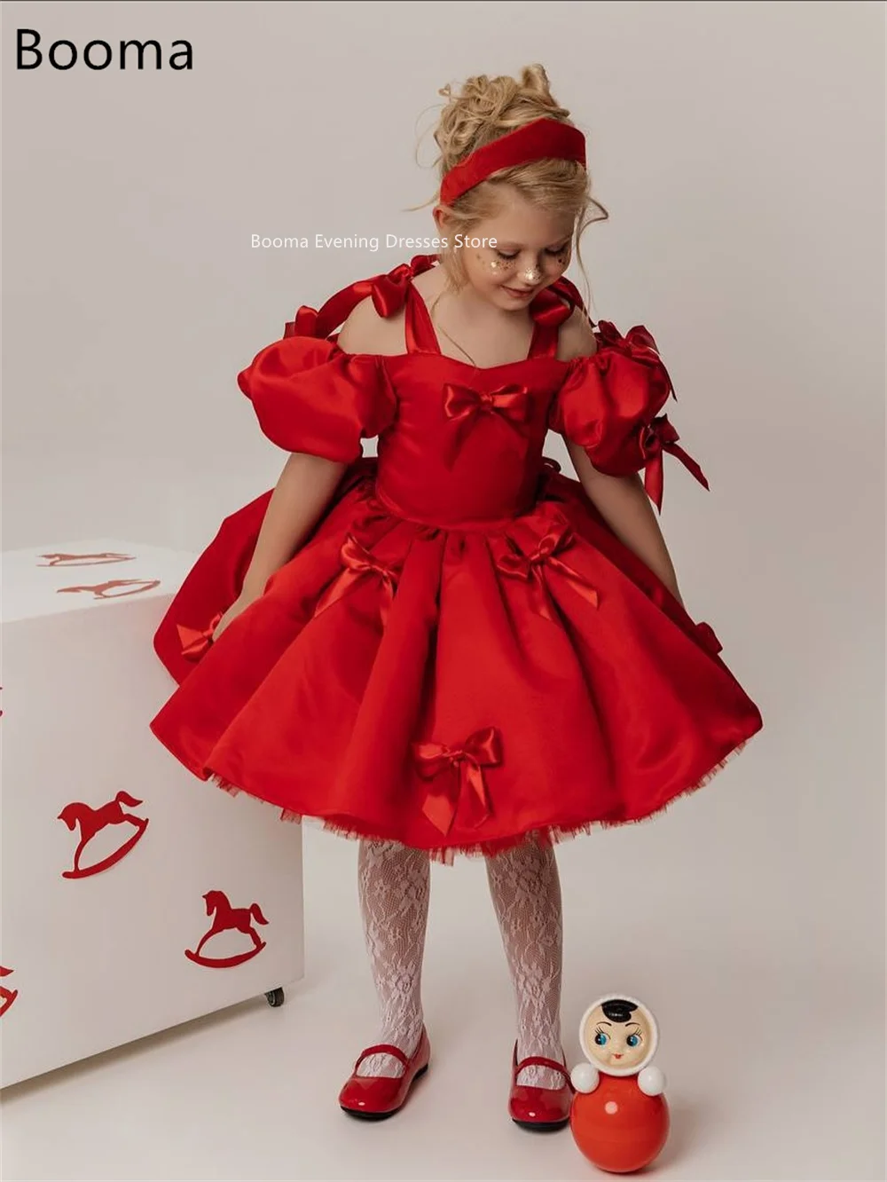 Booma ألف خط القوس الساتان زهرة فتاة فساتين الفتيات فساتين حفلات الزفاف قبالة الكتف الطية بلا أكمام فساتين مخصصة