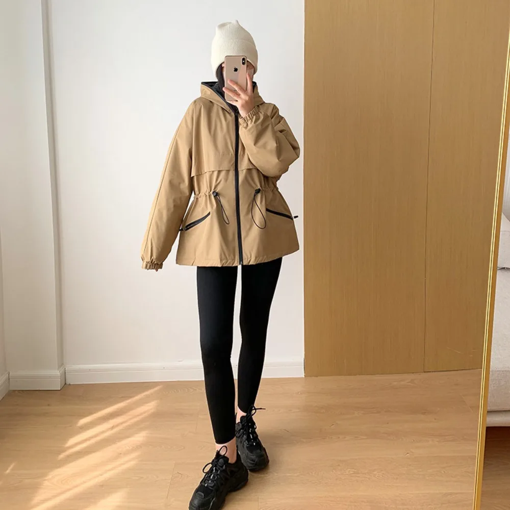 Outdoor Waterproof Windbreaker White Down Jacket Women's Short Loose Waist Jacket Light European Fashion 2024 New