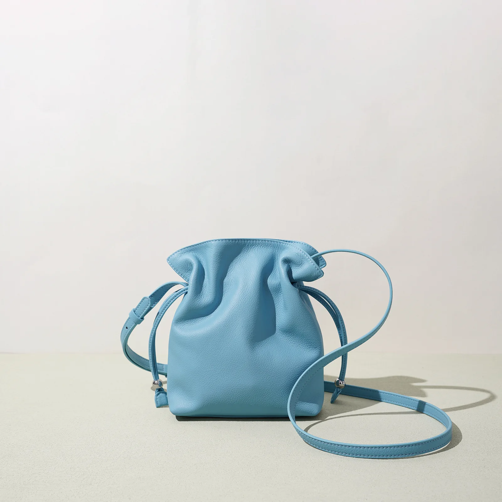 Women's Genuine Cowhide Leather Small Daily-use Cloudy Flap Purse Bag Female Mobile Phone Bag Real Leather Female Crossbody Bag