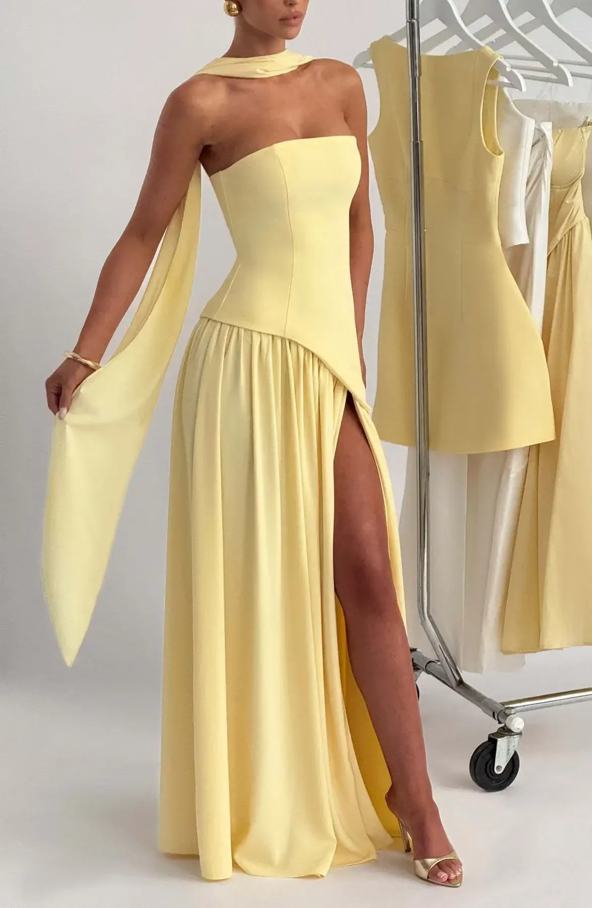 

2025 Women's New Yellow Scarf Collar Strapless V-neck Sling Backless Sleeveless Pleated High Slit Maxi Dress Summer Party Robes