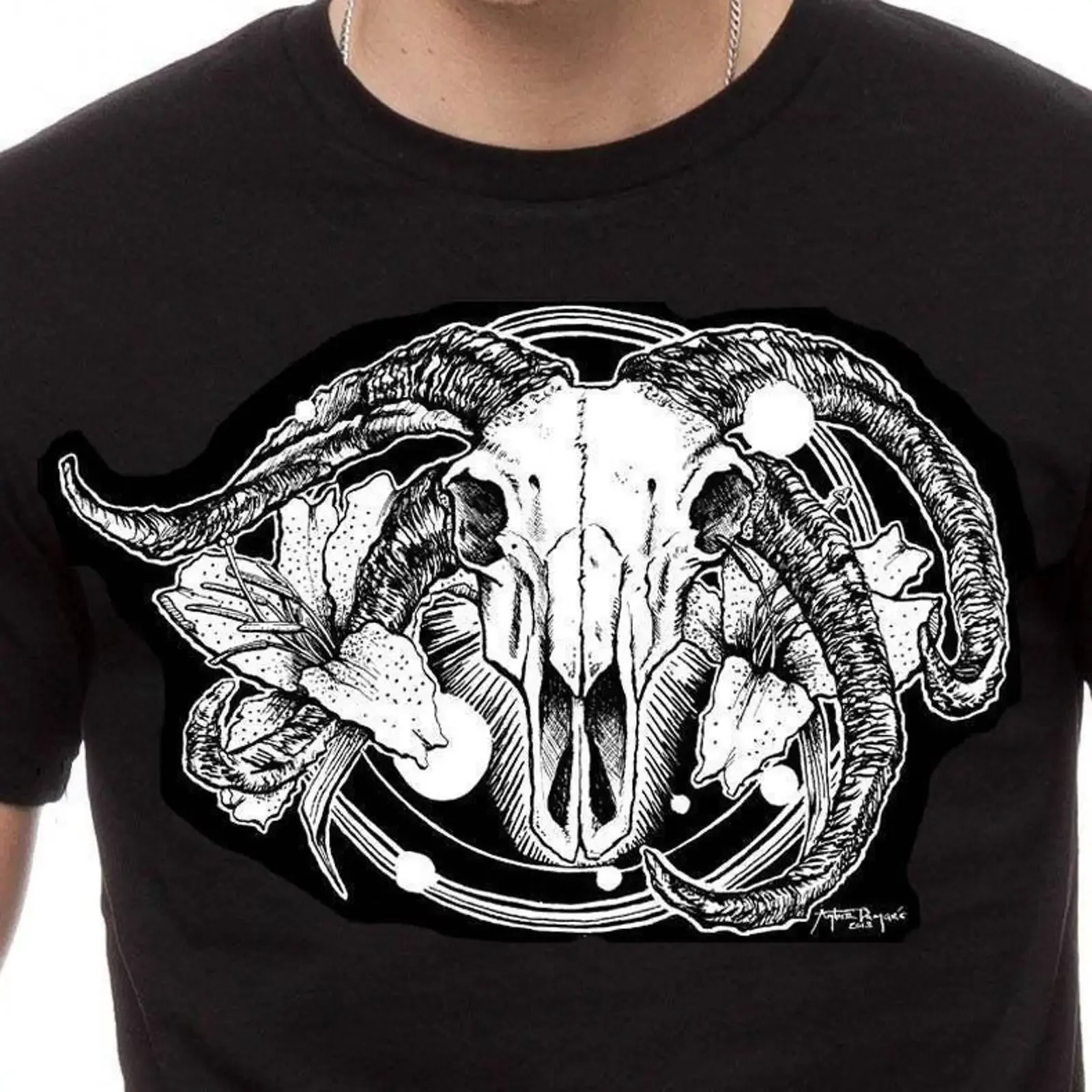 Four horned GoaT T Shirt Oddities Cryptid Metal Punk rock vintage Washed Comfortable fashion Stretched Versatile Stylish Unisex