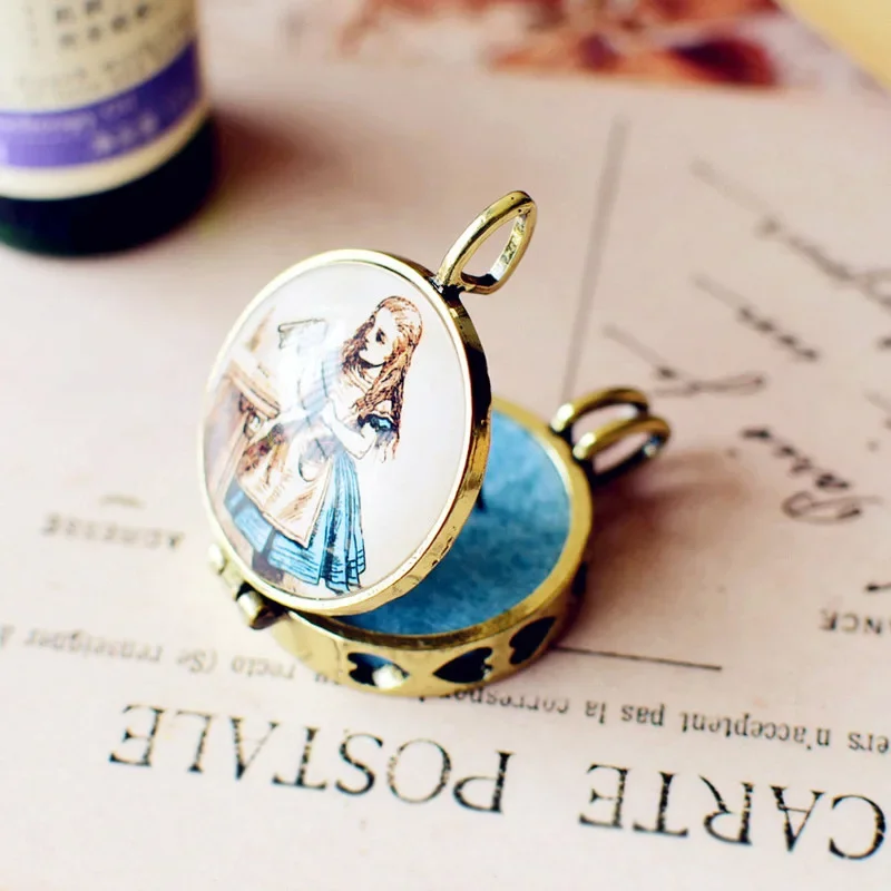 Women Vintage Bronze Color Locket Perfume Necklace Alice In Wonderland Essential Oil Diffuser Necklace For Kids Girls Gifts