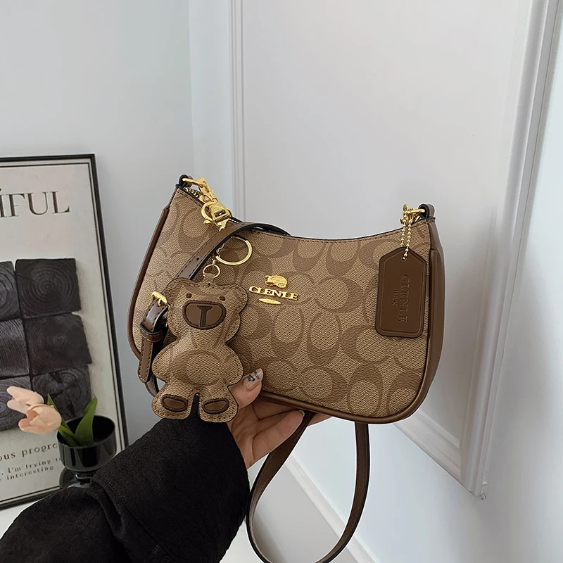 

Luxury Breathable Diaper Bag with Wide Shoulder Strap That Distributes Weight Evenly and Relieves Shoulder Fatigue