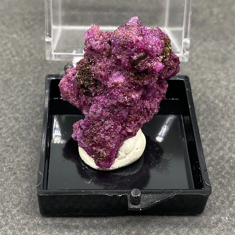 100%  Natural  ruby  Myanmar Mineral Specimens Stones and Crystals Healing Crystal+Box size:35*35*35mm