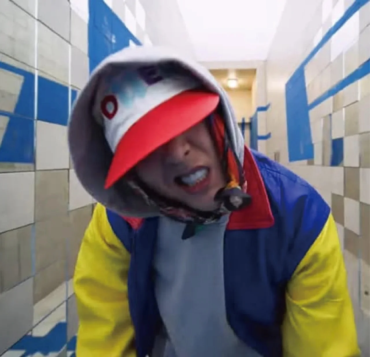 880818 GD نمط وشاح حريري Kpop الساخن المعبود G-DRAGON نفس النمط الكتابة على الجدران وشاح الأصلي محلية الصنع دعم منديل