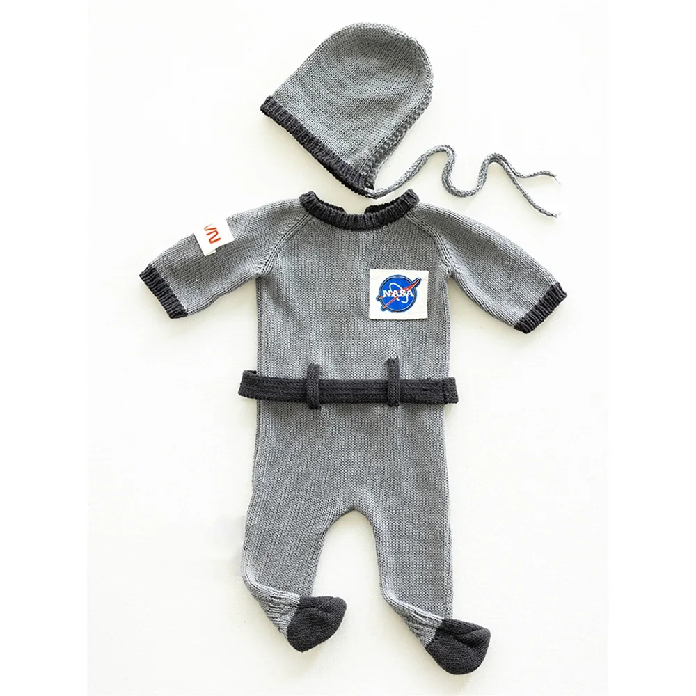 חליפת צילום לתינוק בסגנון חלל עם כובע אסטרונאוט