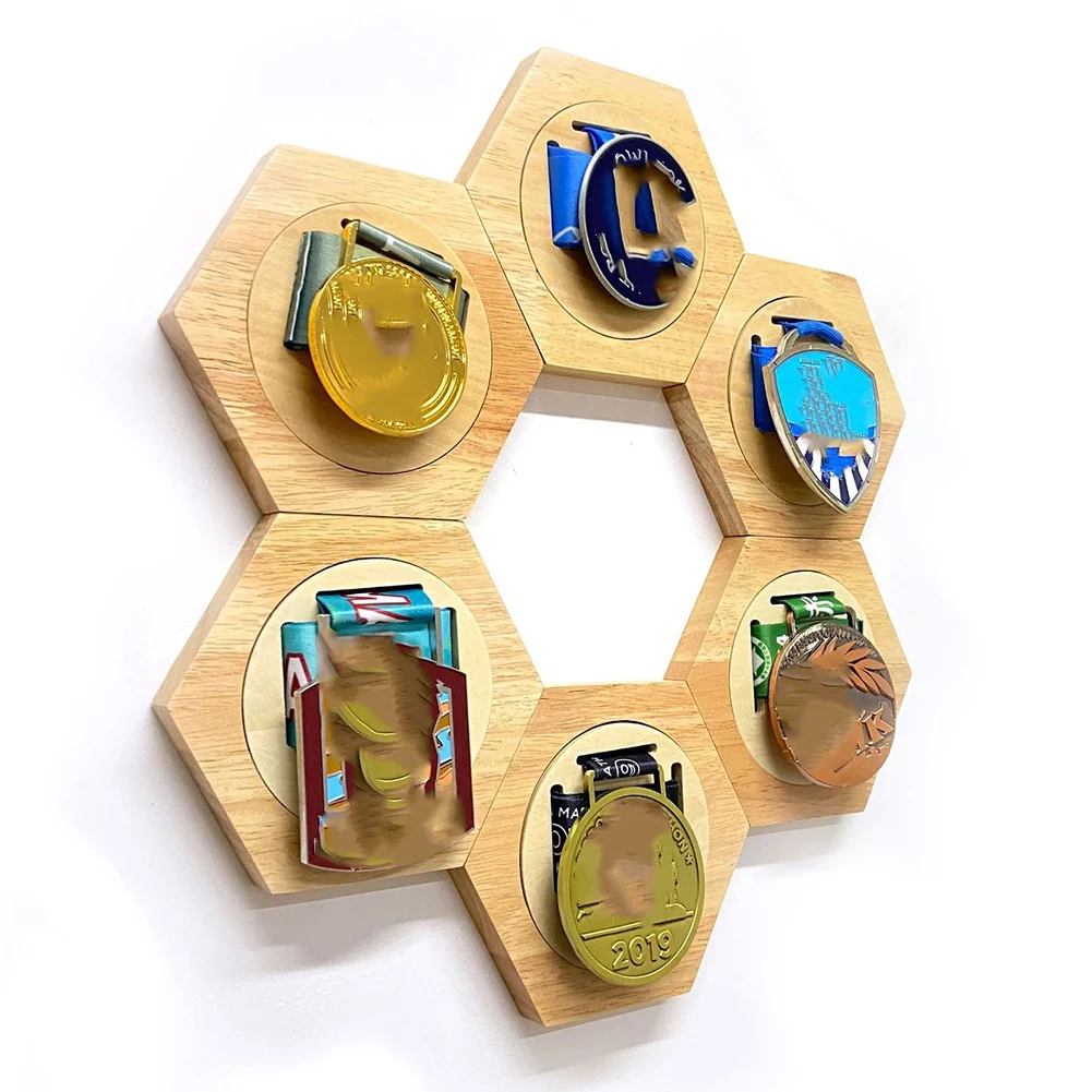 

Простая деревянная стойка для медалей, шестиугольная настенная стойка для медалей, декоративное настенное крепление для спальни и гостиной, стеллаж для хранения медалей, 8 шт.