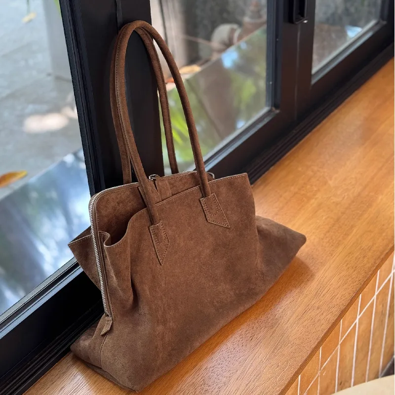 

2025 Large Zipper Opening Design Travel Pillow Tote Coffee Nubuck Leather Women's Handbag High-end Winter Shoulder Bag