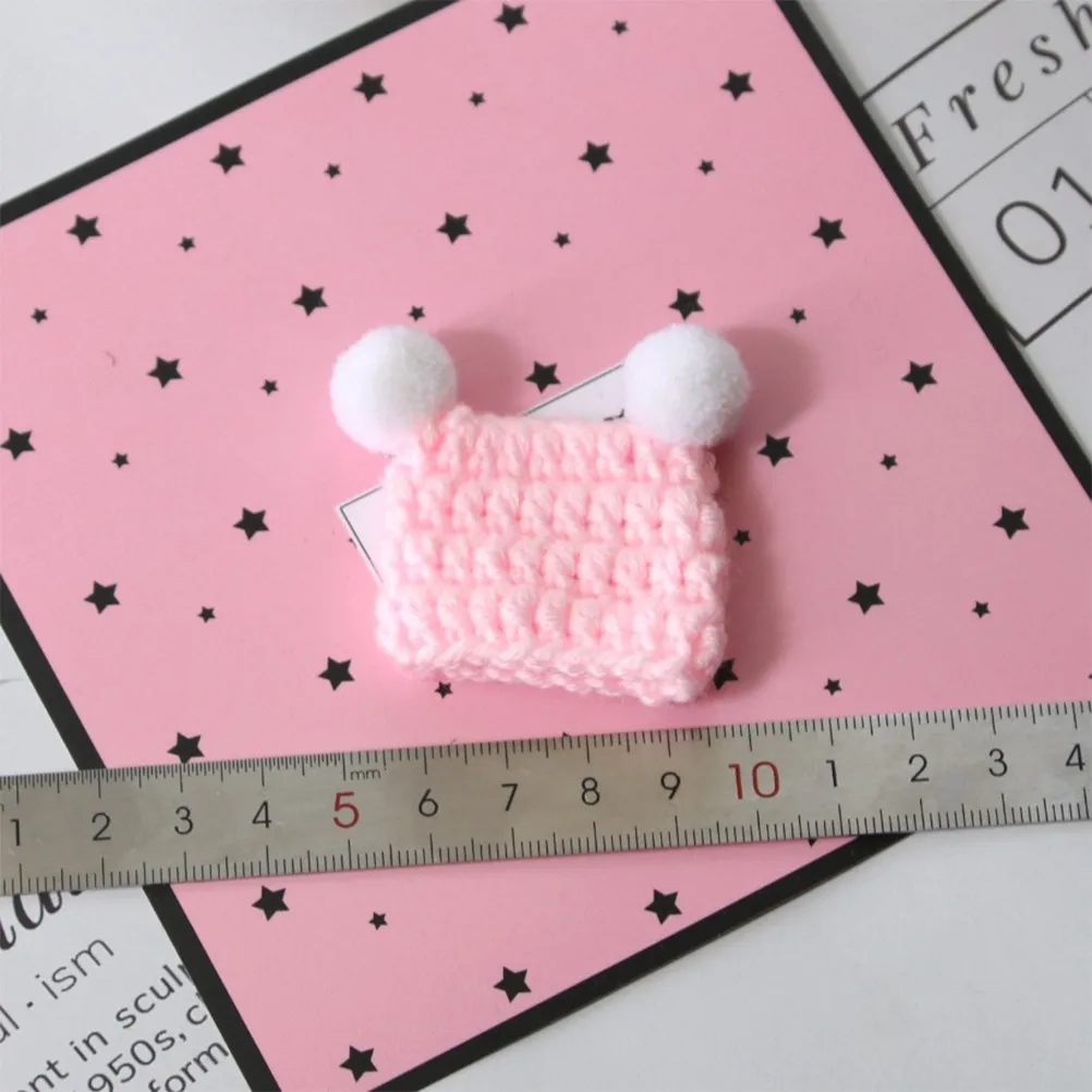 12 piezas de mini sombreros de punto decorativos, suministros esenciales para manualidades hechas a mano para niños y niñas, mini sombreros de ganchillo de colores variados.