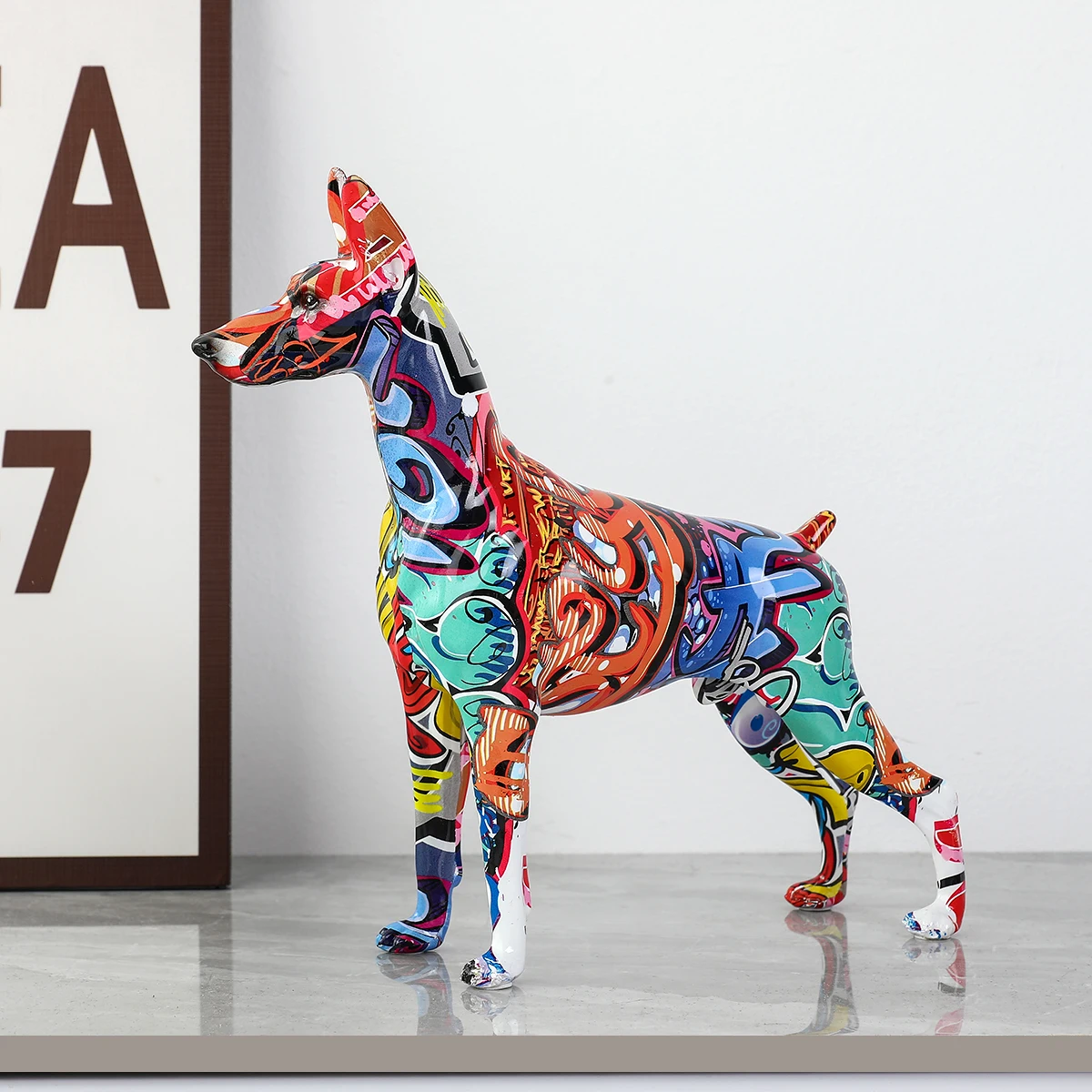 Simple Creative Painted Graffiti Color Doberman Dog Statue Decorations Home Entrance Wine Cabinet Office Pet Decor Resin Crafts