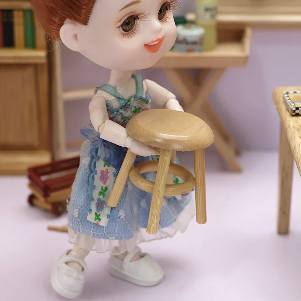 1/12 Accessori in miniatura per casa delle bambole Mini sgabello in legno Simulazione Mobili Sedia Modello giocattolo per la decorazione della casa delle bambole ob11