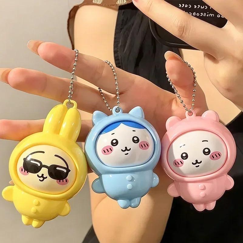 # Nouvelle série Chiikawa, porte-clés mignons à visage changeant, pendentif anti-stress Hachiware pour sac, jouet créatif pour couple, cadeaux d'anniversaire