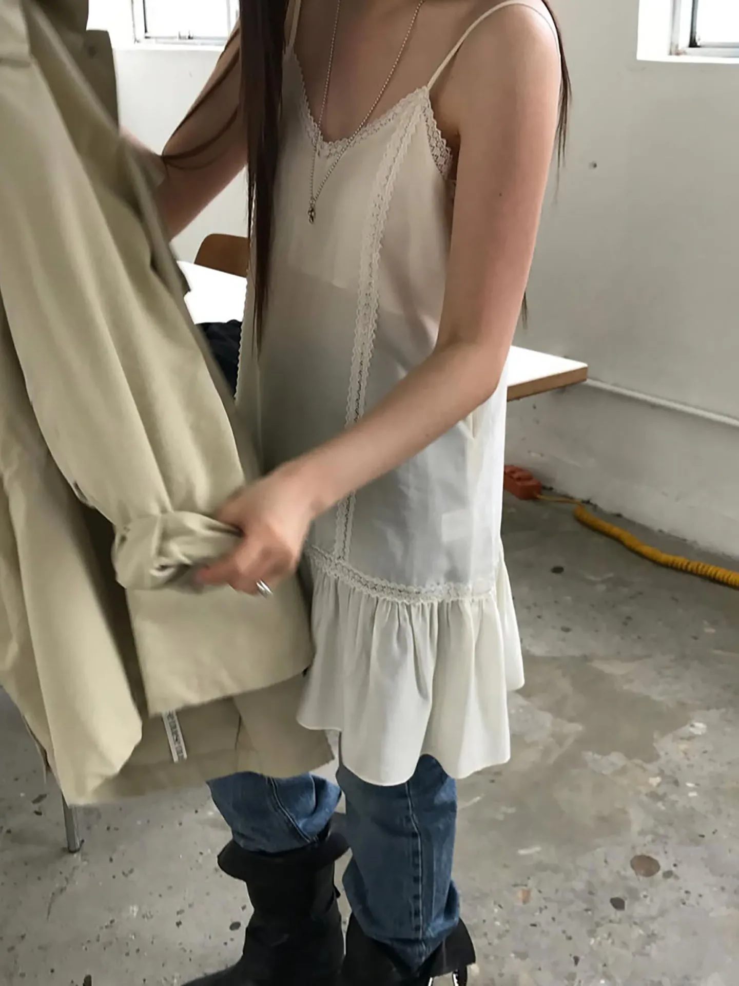 

Уникальный дизайн, кружевная блузка с эффектом похудения, с открытыми плечами, женская модная блузка с подолом юбки, из полиэфирного волокна, повседневная одежда