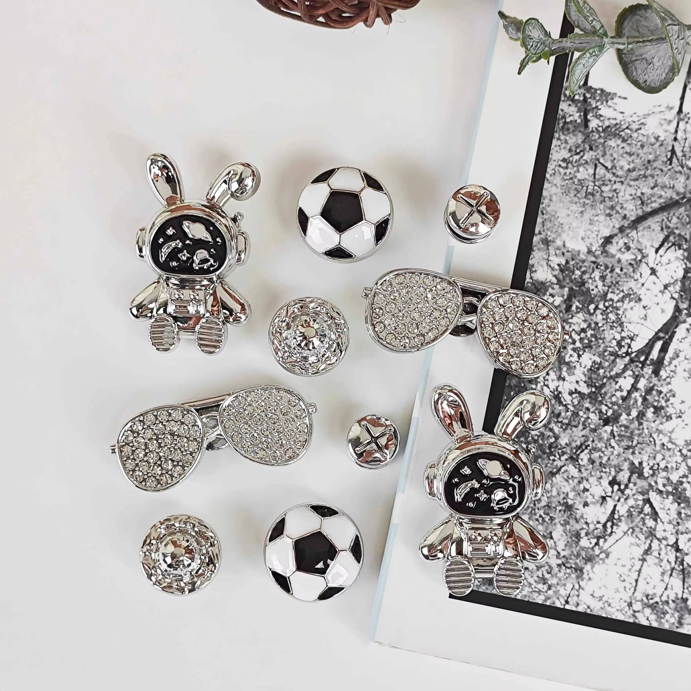10Pcs DIY Shoe Decoration Charms Shiny Silver Glasses, Rabbit, Football Decorative Charms Non-Metal Lightweight Material Y2K Fashion Versatile Cute Personality Style for Men and Women Suitable for Eva Beach Shoes, Sandals, Removable Shoe Decoration, Holiday Gift