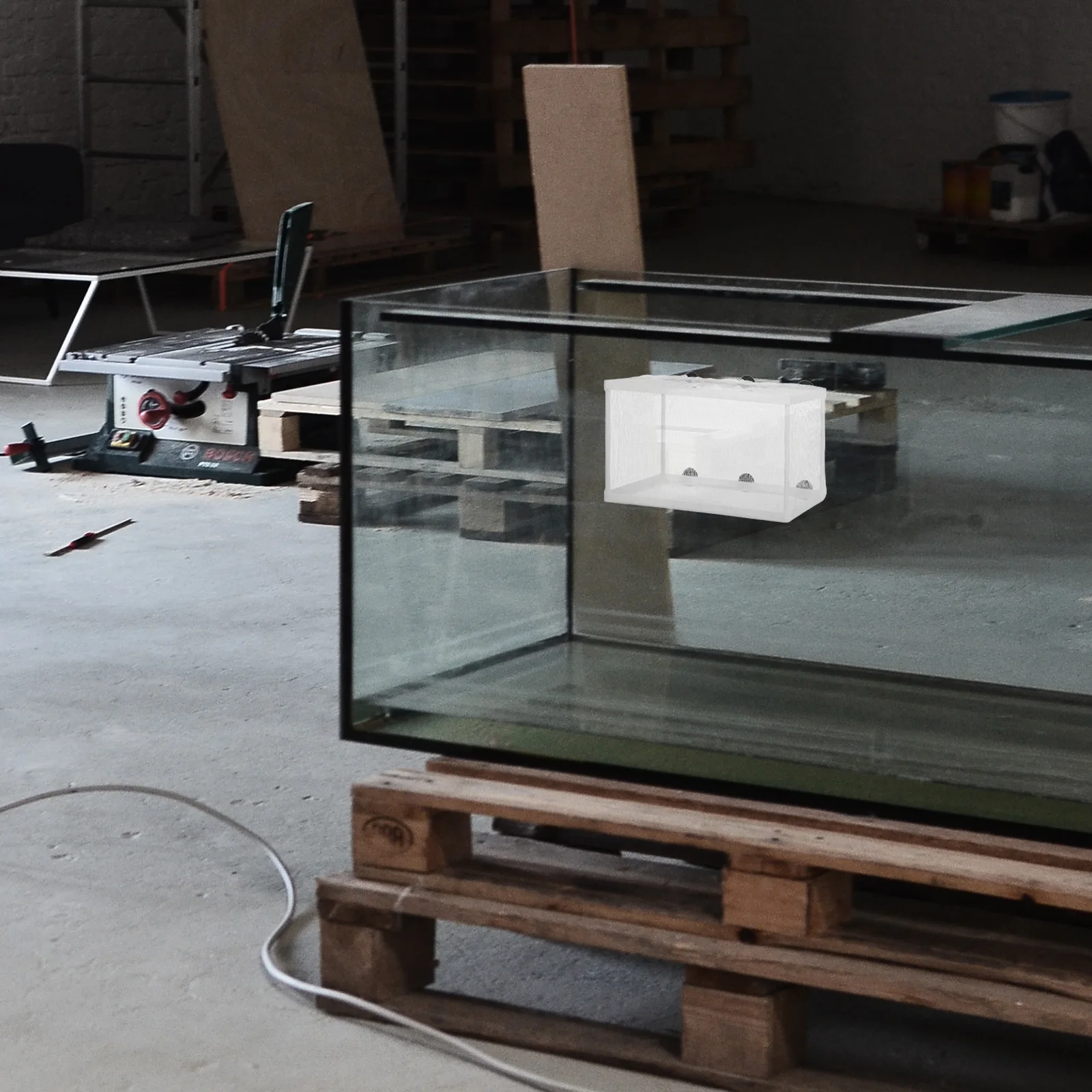 

Aquarium Fish Breeder Box Hatchery Net for Isolating Aggressive Small Injured Breeding Tank Nursery Inside Large Size