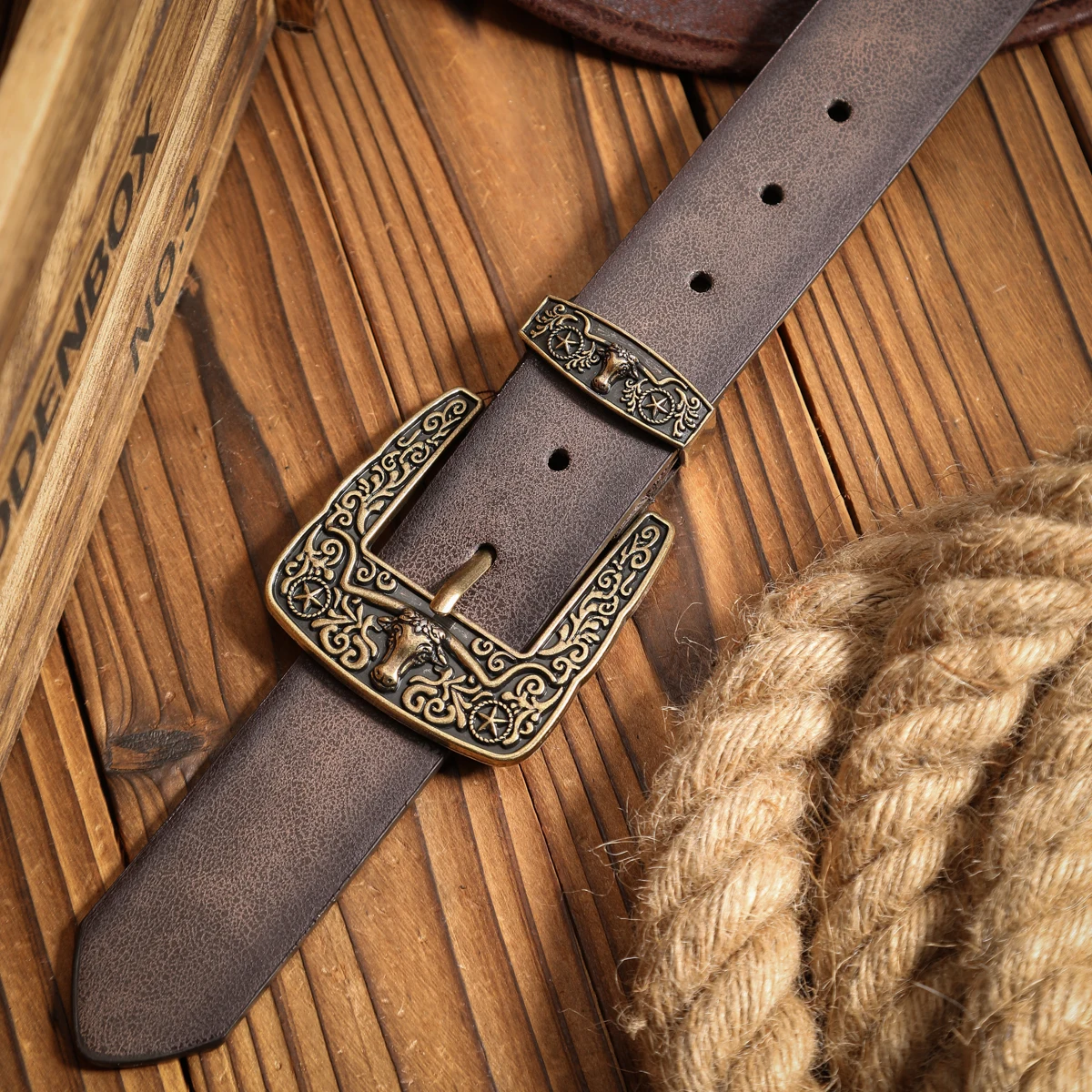 Ein lässiger, individueller und Retro-Gürtel, ein Kleidungsaccessoire im Western-Stil, Metallschnalle, PU-Gürtel, geeignet für Männer und Frauen – Detail 11
