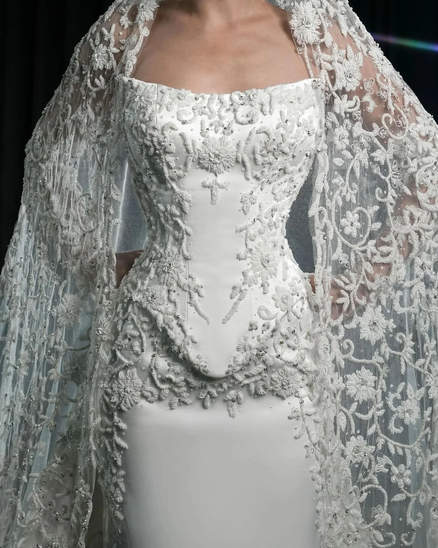 Vintage Spitze Mantel Brautkleid Elegante trägerlose Applikationen Brautkleid mit abnehmbarer Schleppe Maßgeschneiderte Vestidos de Novia