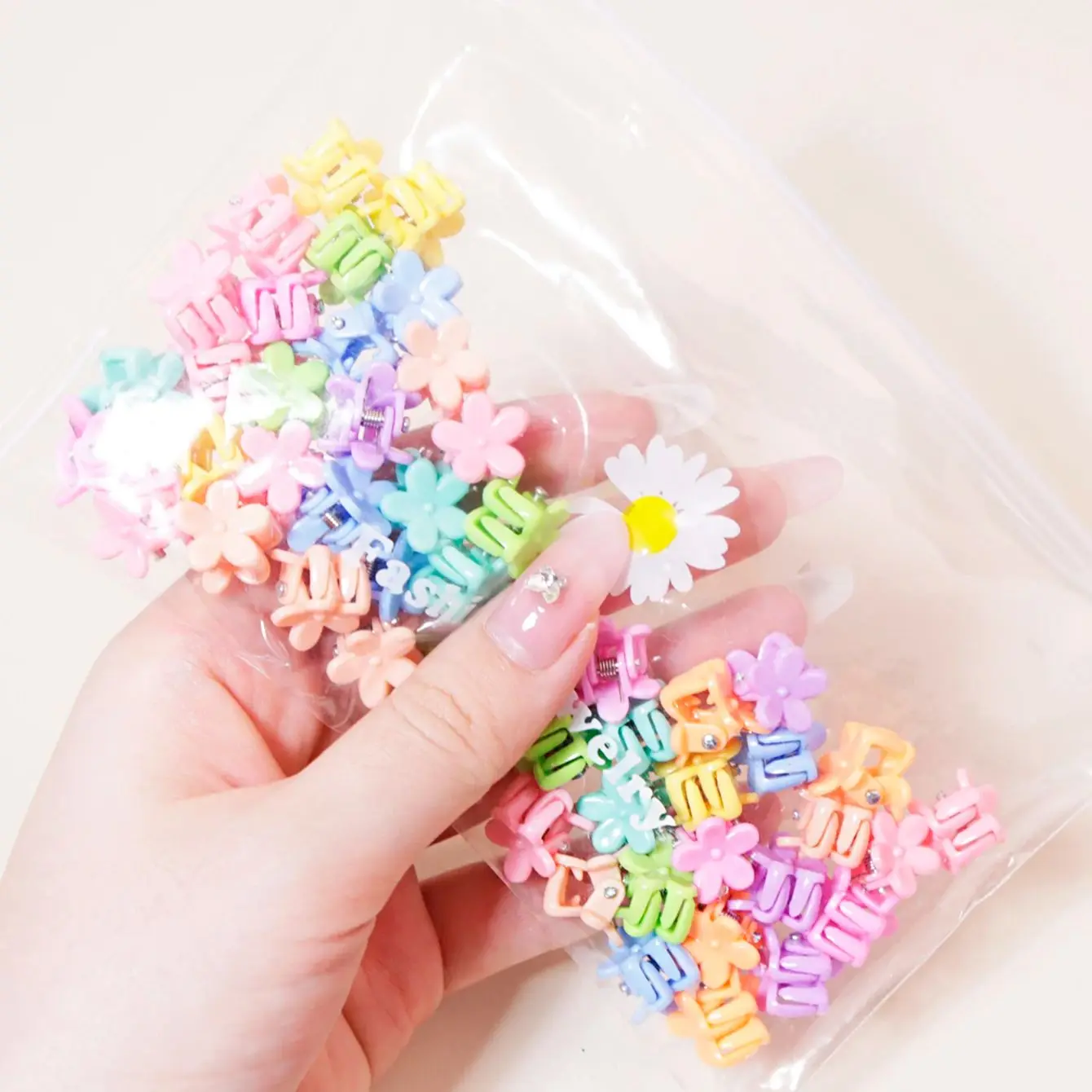 50pcs New Hair Claw Clip Girl Korean Fashion Cute Mini Hair Clip Flower Star Rabbit Headpiece Special for real hair wigs