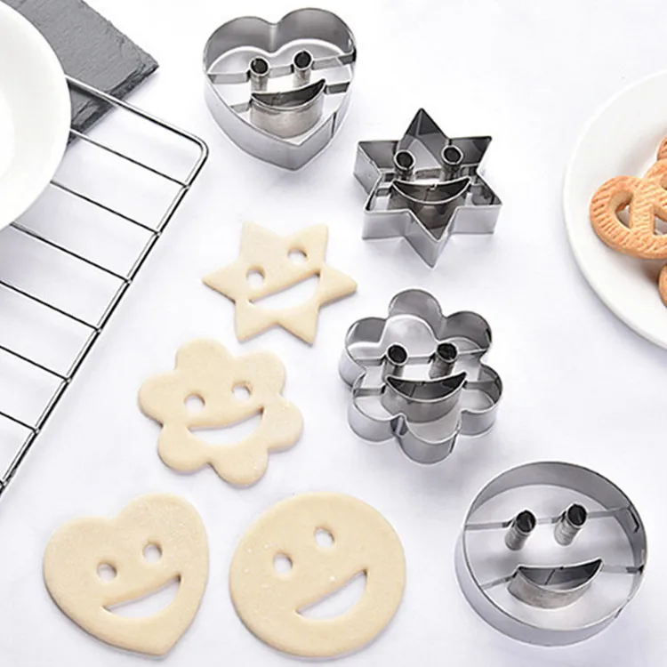 4 Pz/set Smiley Stampo Per Biscotti In Acciaio Inox Riutilizzabile Durevole Antiaderente Strumento Di Decorazione Della Torta