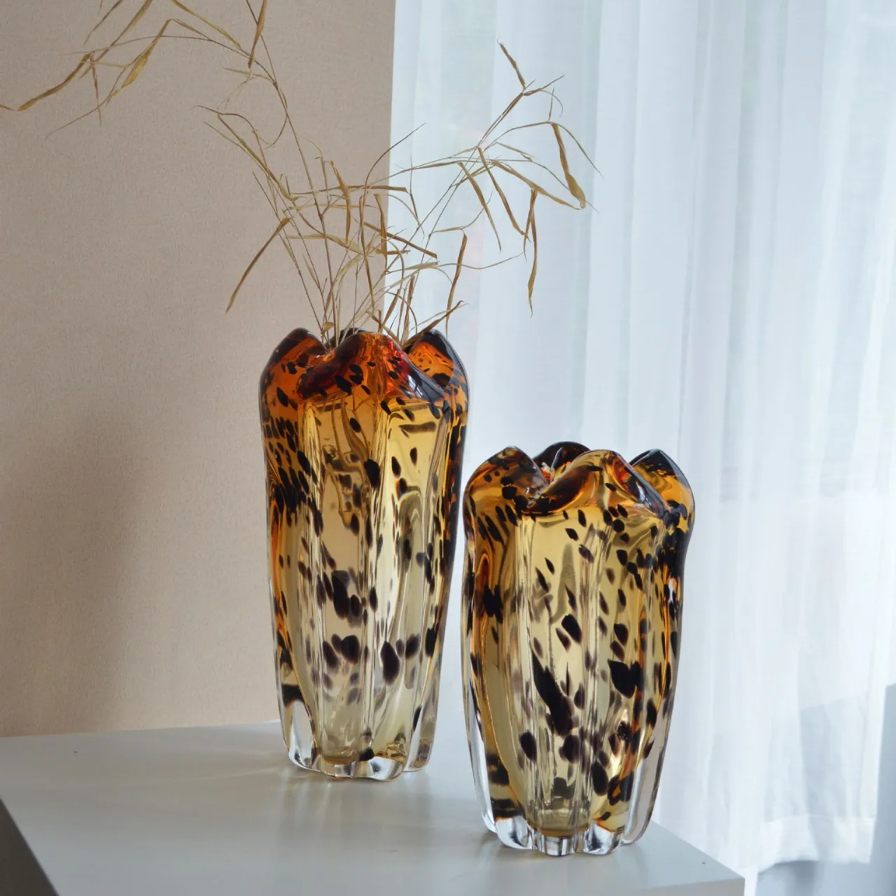 Light luxury high-end glass vase brown leopard print transparent water raising hanging bell flower arrangement ornament