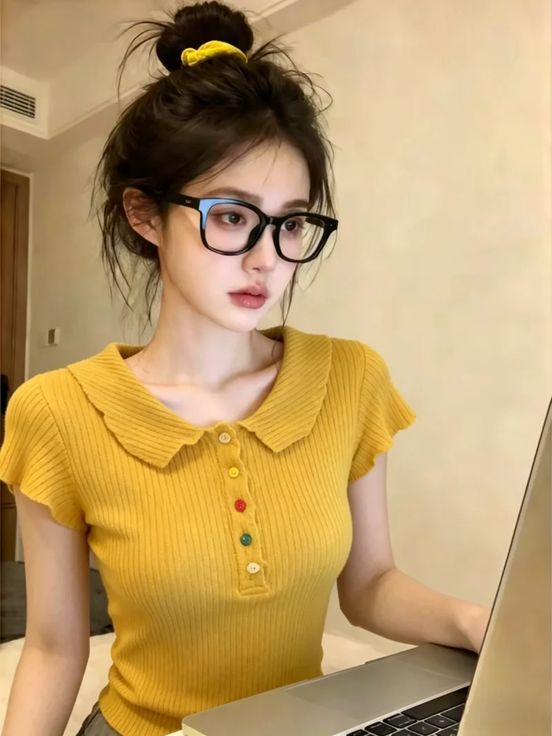 

Unique Short Sleeve Knitted Shirt Female Doll Collar Self Kept Style Summer Special Age Reducing Top Button Design