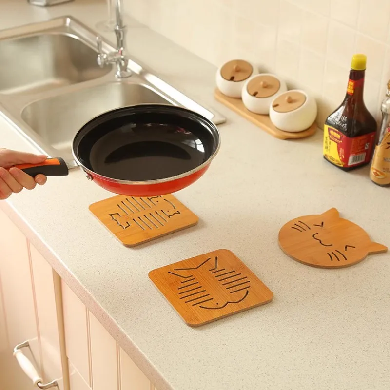 Hollow out wooden coasters, kitchen thickened anti scalding and heat-insulating mats, dining mats, anti slip pot mats, bowl mats