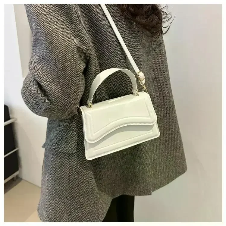 Hochwertige PU-Leder-Handtasche, Damen-Umhängetasche, einfarbig, Schultertasche, Crossbody-Tasche, kleine Tragetasche für Damen und Mädchen – Detail 16