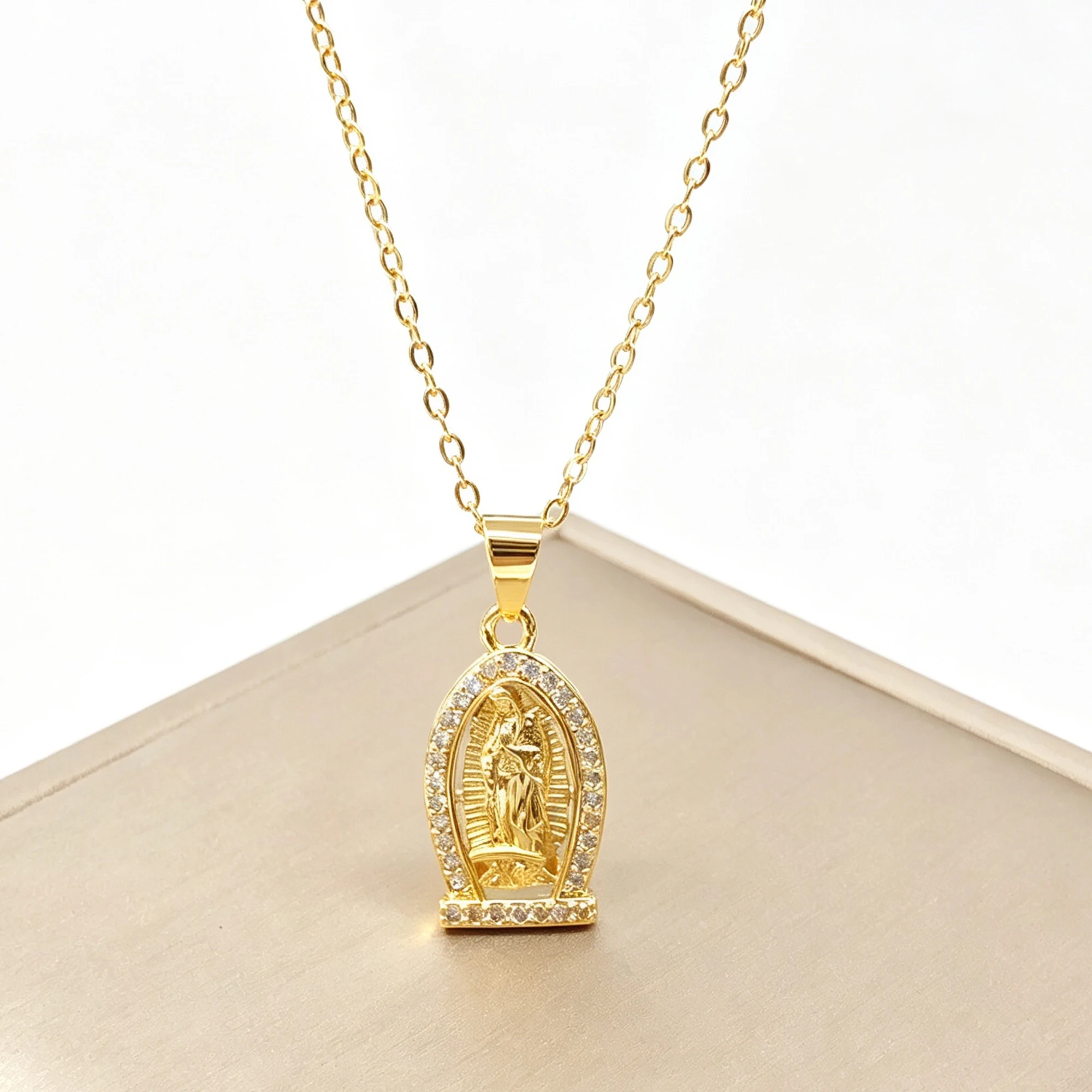 New Arrival Religion Moon/Arch Shaped Virgin Mary Jesus Zirconia Pendant Necklace Elegant Vintage Charm Jewelry Gift for Women
