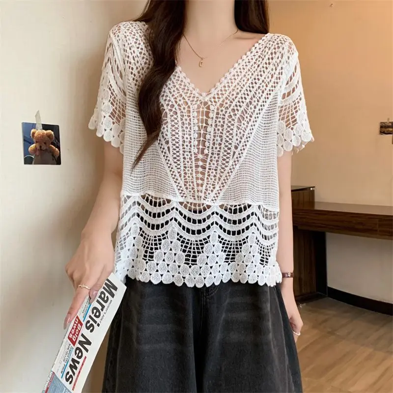 Hollow Out Lace Summer 2024 Women\'s New Patchwork V-neck Fashion Solid Color Loose All-match Casual Short Sleeved Knitted Tops