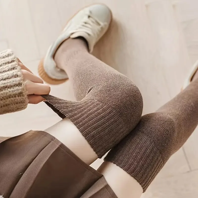 1 زوج الإناث الخريف الشتاء بلون جوارب طويلة إلى الركب المألوف الدافئة مريحة سميكة يحلق في الهواء الطلق المنزل جوارب غير رسمية