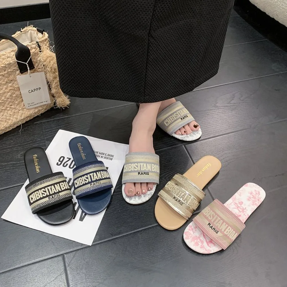 Damen-Mode-Flachpantoffeln, Sommer-Neuheit, runde Zehenpartie, offene Zehen, Buchstabenstickerei, weiche Sohle, rutschfeste Sandalen, Damen-Hausschuhe – Detail 12