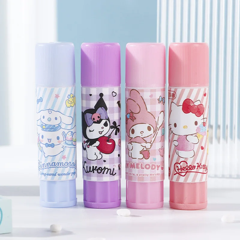 4/24 szt. Solidnego kleju Sanrio Kuromi Hello Kitty melodia Cinnamoroll szybkoschnące solidne patyczki szkolne artykuły biurowe sprzedaż hurtowa