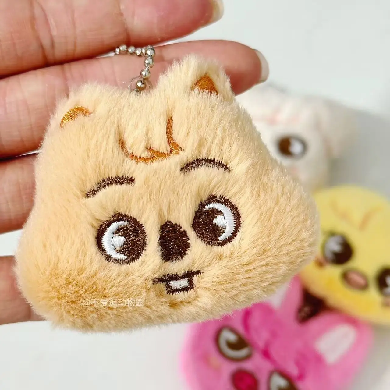 

Новинка 2026: Милые плюшевые подвески Stray Kids, подарок на день рождения для детей, коллекция плюшевых брелоков SKZOO Феликс Банг Чан, плюшевые игрушки