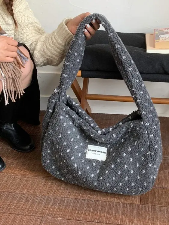 

Осенне-зимняя женская сумка через плечо с надписью Plu Heart, повседневная сумка Sle, корейская трендовая сумка, универсальная большая сумка